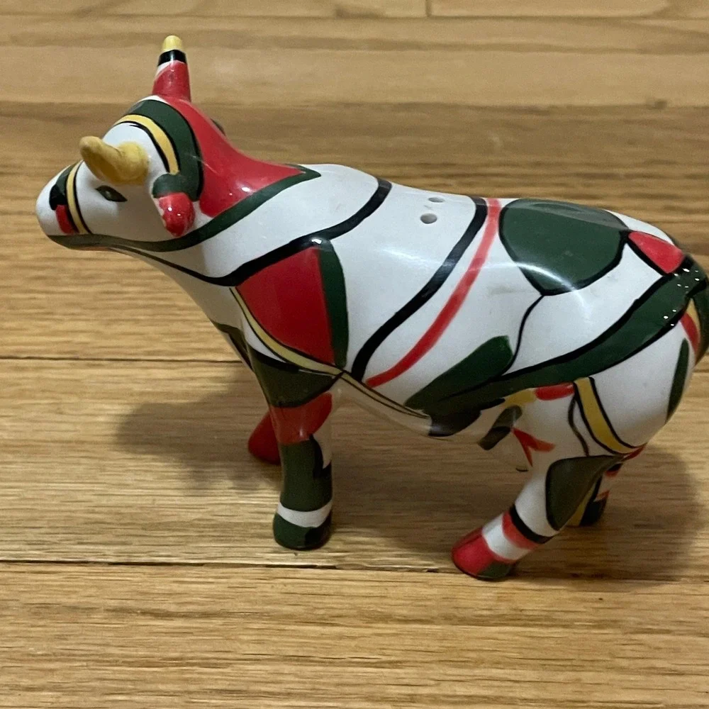 TM and 2000 CPH Vintage Ceramic Cow Salt and Pepper Shakers Boho Farmhouse Decor